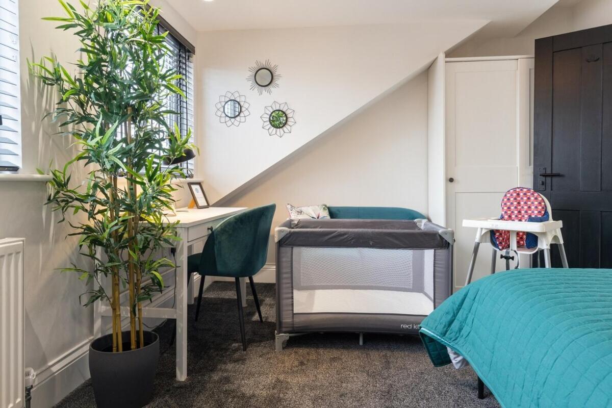 3A Roman View, Beautifully Appointed Apartment In Roundhay, Sleeps Up To 6, Bedrooms With En Suite Bathrooms, Ev Charging ليدز المظهر الخارجي الصورة